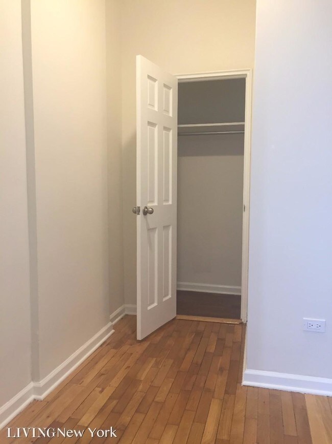 Foto del edificio - 5530 Netherland Ave