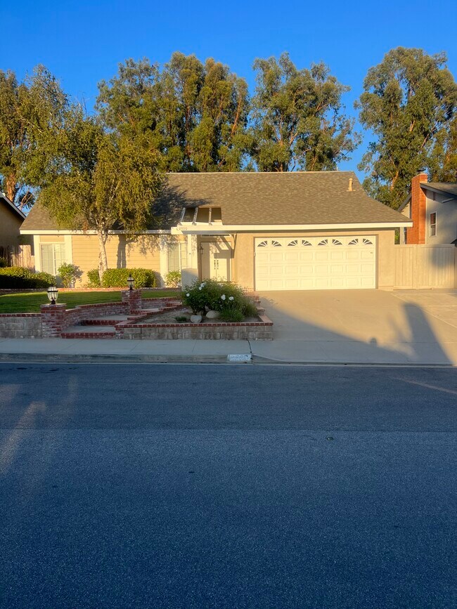 Building Photo - 2090 Klamath Dr