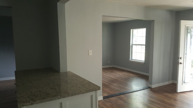 Building Photo - 3226 San Paula Ave