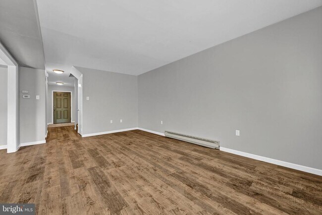 Foto del edificio - 1702 Village Rd