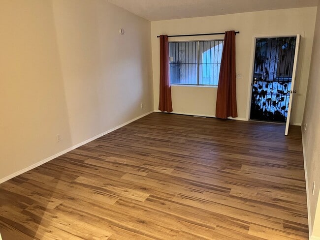 Building Photo - 4150 N Fremont Ave