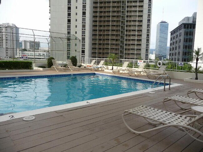 Foto del edificio - To register for the showing time below, no...