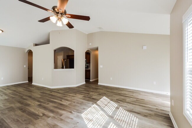 Foto del edificio - 100 Riverhill Ct