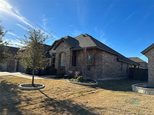 Building Photo - 233 Giddings Trl