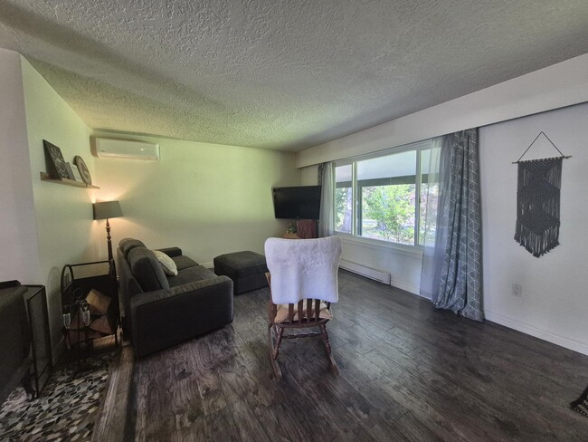 Building Photo - 6797 Quartz Dr