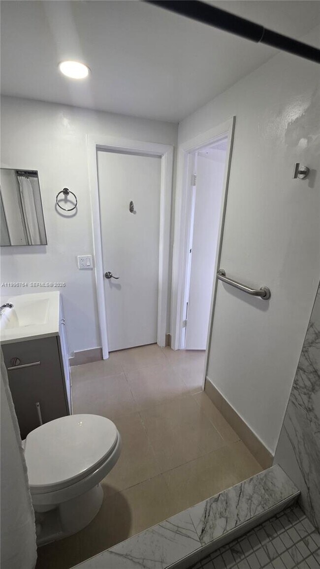 Foto del edificio - 9375 Fontainebleau Blvd