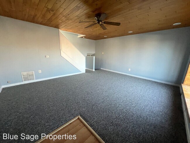 Building Photo - 3 br, 1.5 bath House - 1566 Summit St