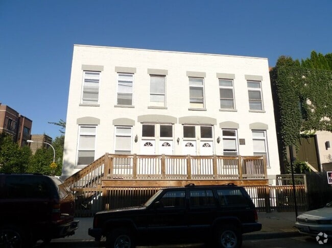 Building Photo - 1318 N Wood St