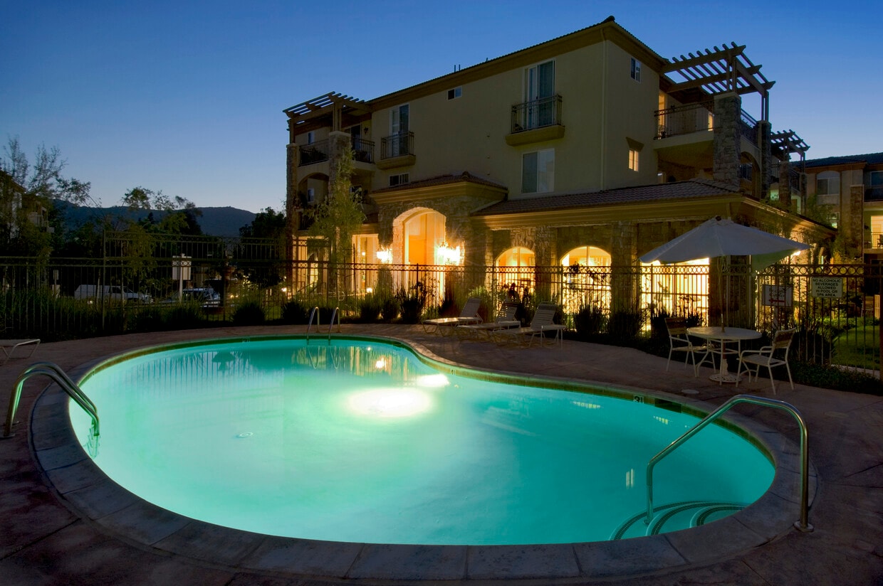 Avalon Thousand Oaks Plaza 235 N Conejo School Rd Thousand Oaks, CA Apartments for Rent in