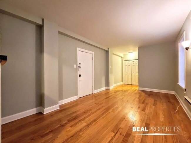 Building Photo - 0 bedroom in CHICAGO IL 60610