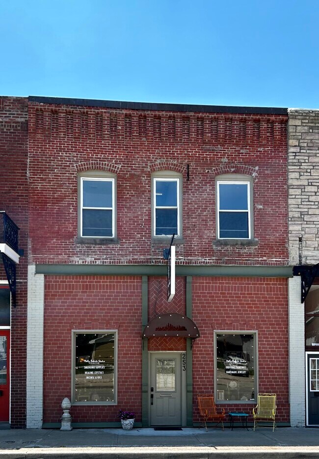 Building Photo - 253 E Broadway St