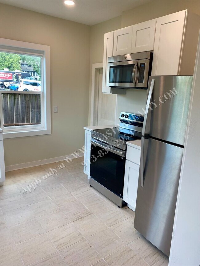 Foto del edificio - Remodeled 3 Bed 1.5 Bath Home in Kansas Ci...