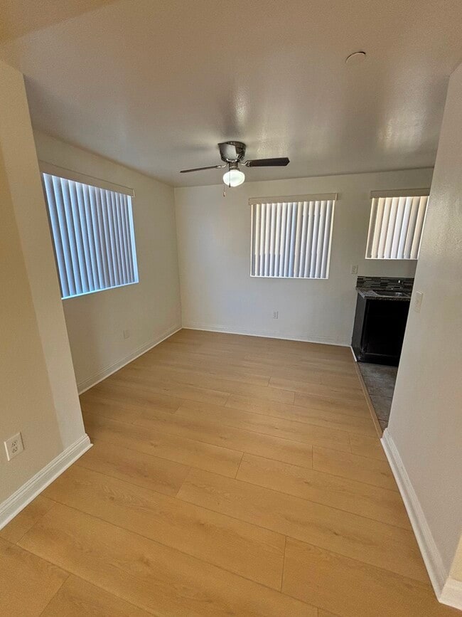 Building Photo - 314 E 120th St