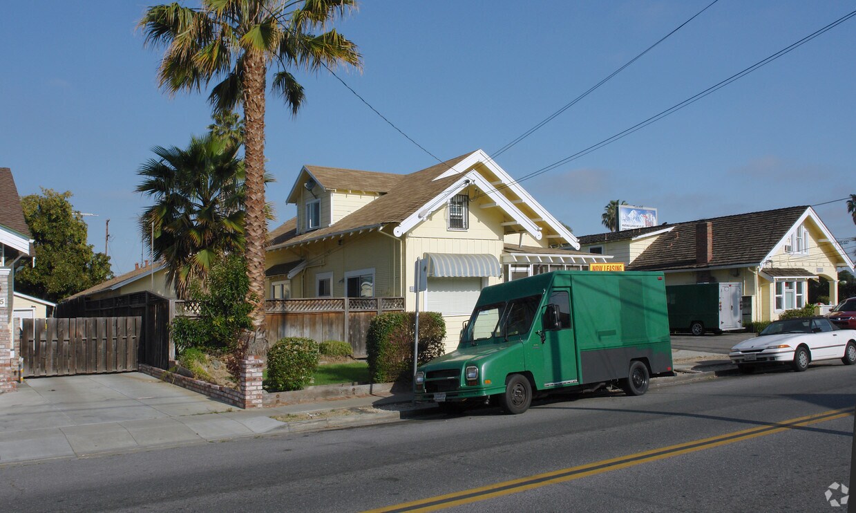 Foto del edificio - 329 Leigh Ave