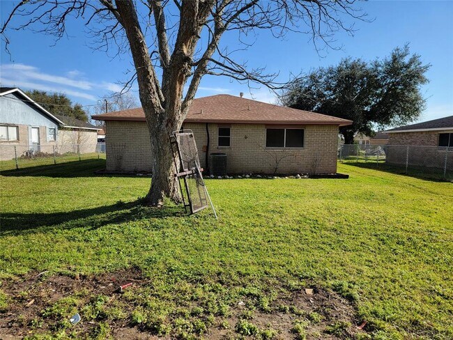 Building Photo - 257 Austin St
