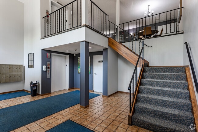 Lobby - Valley Creek West