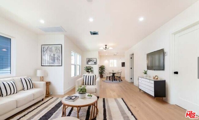 Foto del edificio - 1330 Silver Lake Blvd