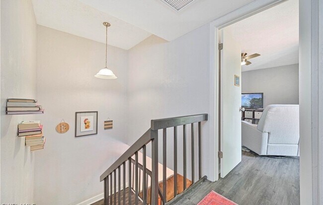 Foto del edificio - 1430 Park Shore Cir