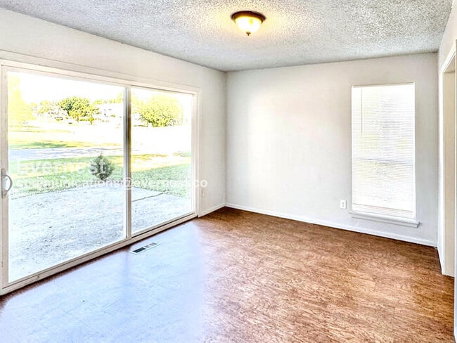 Foto del edificio - 6502 S 83rd E Ave