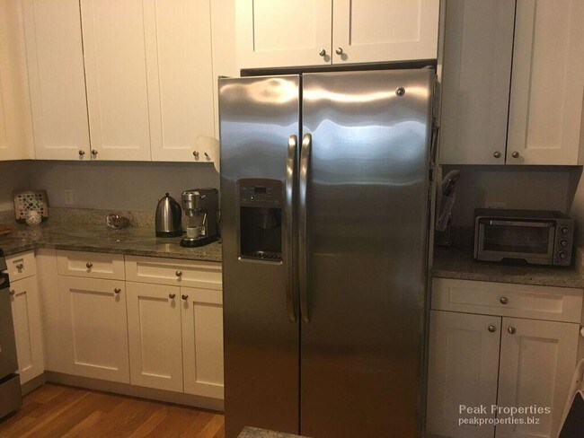 Foto del edificio - 913 Forest Ave