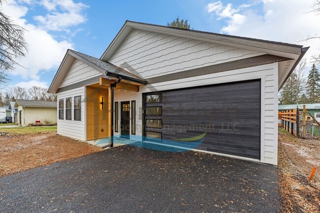 Foto del edificio - 2025 Home with 3 Bedrooms, 2 Bathrooms, and an Attached 2-Car Garage Available in Sandpoint!