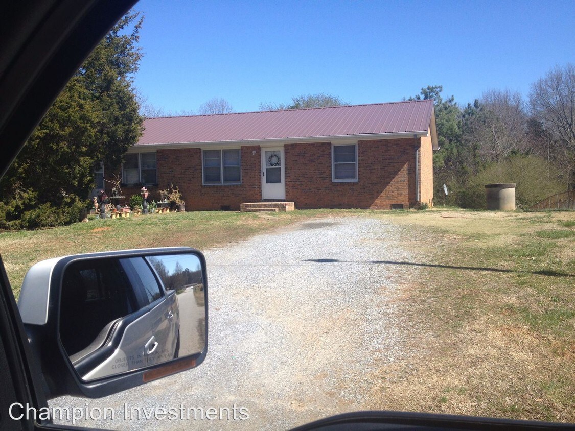 Primary Photo - 110 Leslie Dr
