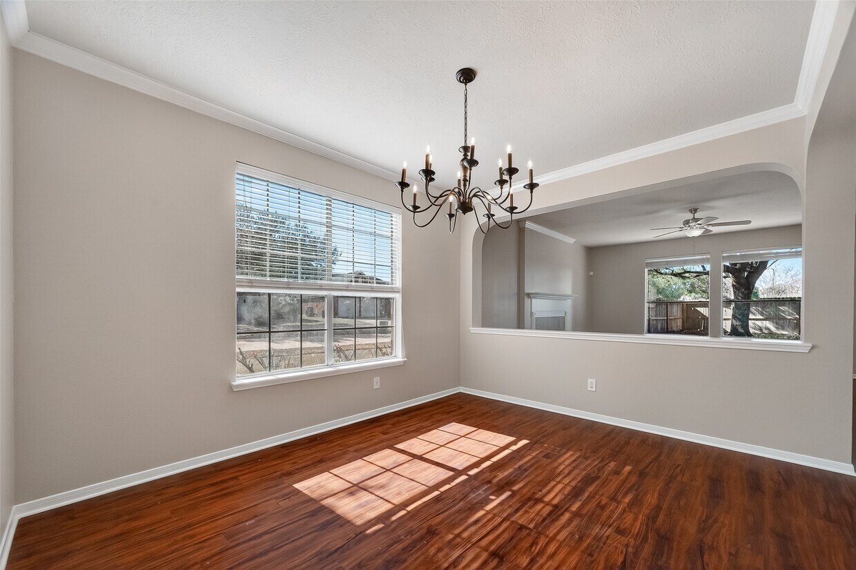 Foto del edificio - 5118 Cherry Blossom Dr
