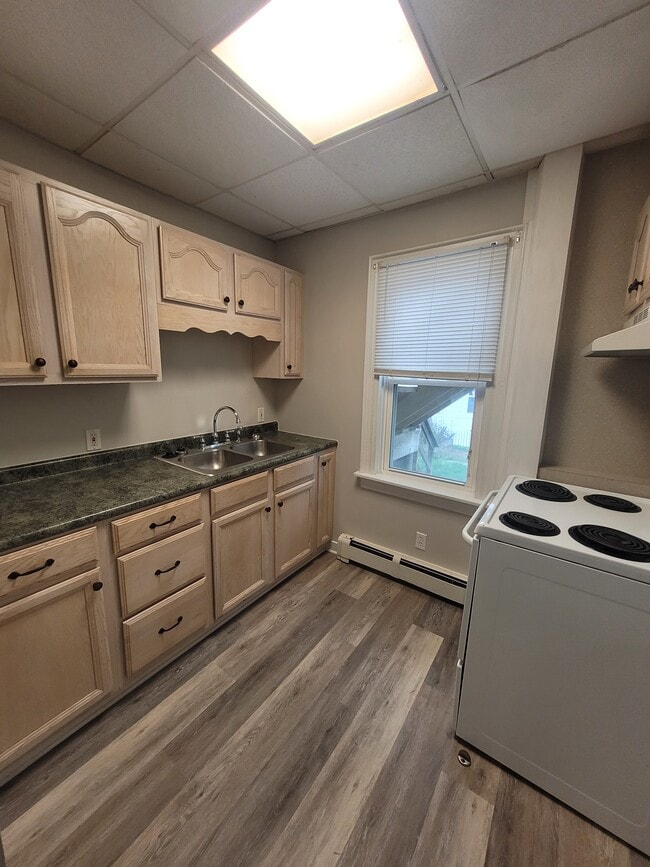 Building Photo - 225 Pleasant St