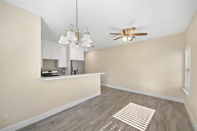 Foto del edificio - 5618 Ridgeway Dr