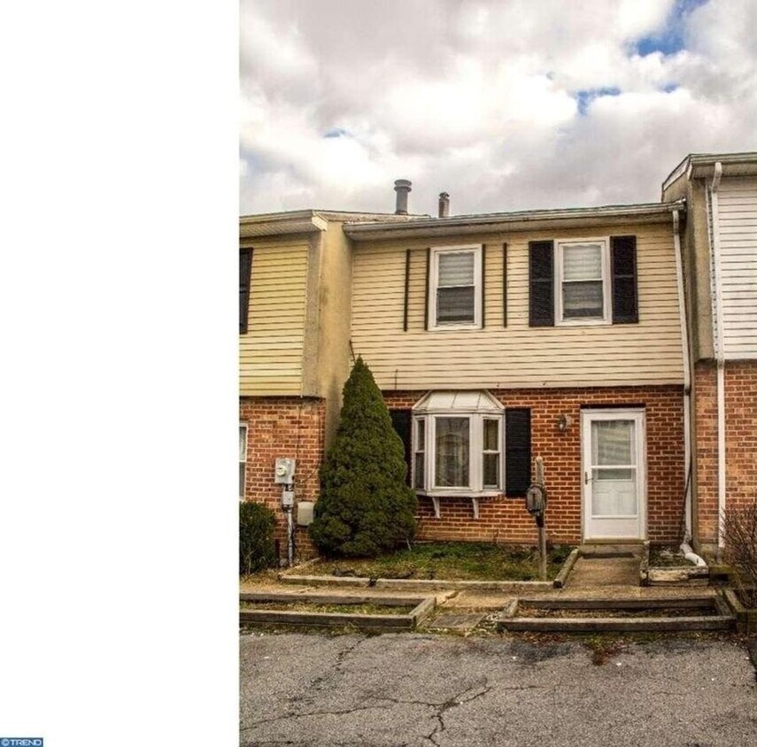 Primary Photo - Charming 3BR Townhome in Newark