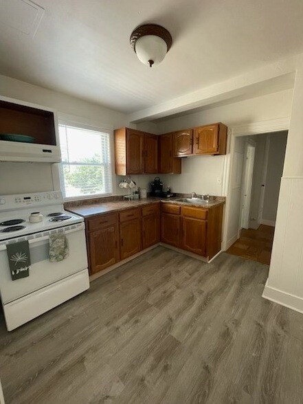 Building Photo - 455 Main St