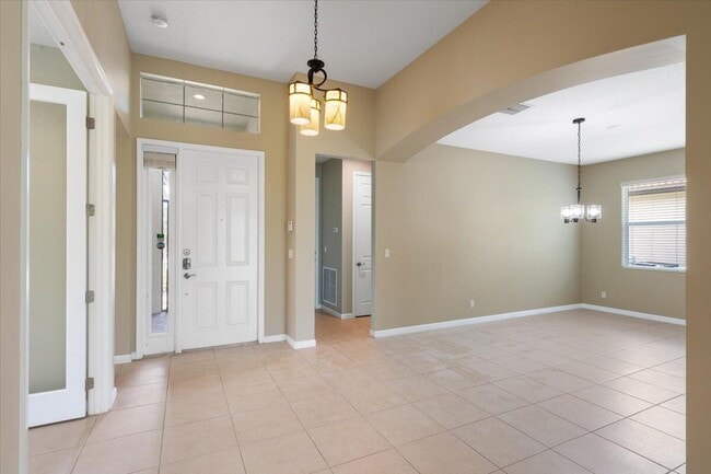 Building Photo - 12054 SW Bennington Cir