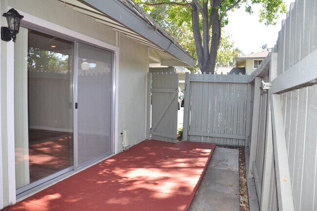 Building Photo - 5572 Magnolia Terrace