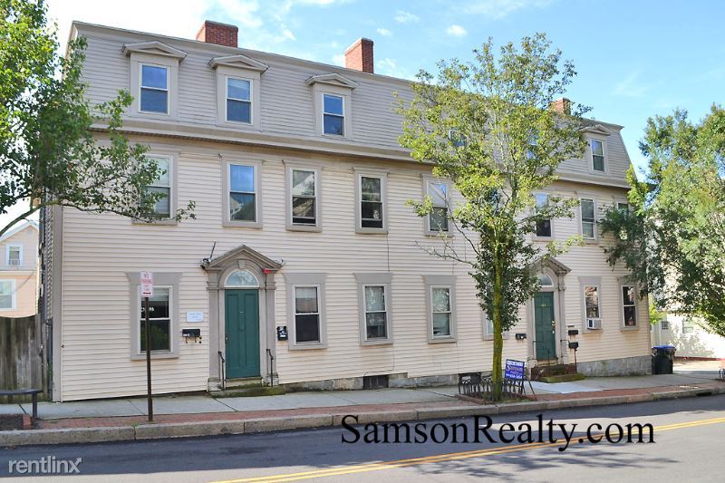 Primary Photo - 323 Wickenden St