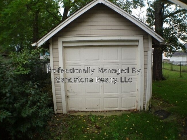 Building Photo - 224 Gates Ave