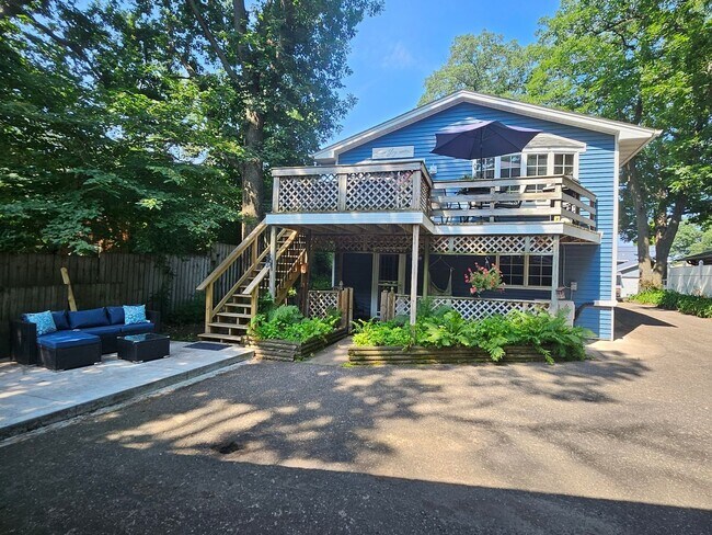 Foto del edificio - Charming 3BR House in White Bear Lake