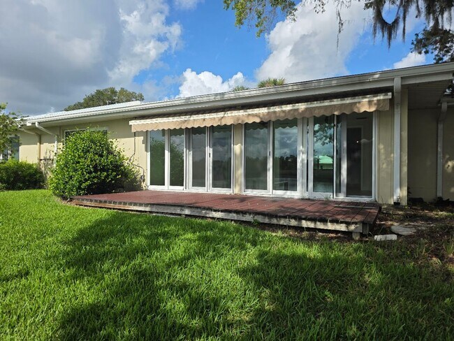 Foto del edificio - 11462 W Bayshore Dr