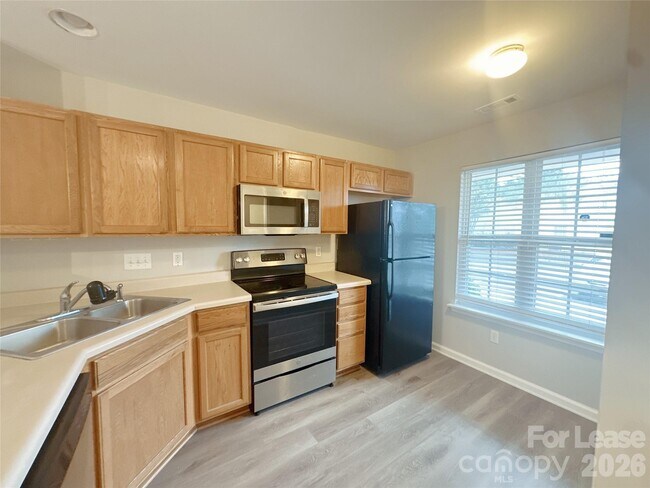 Foto del edificio - 11044 Derryrush Ave