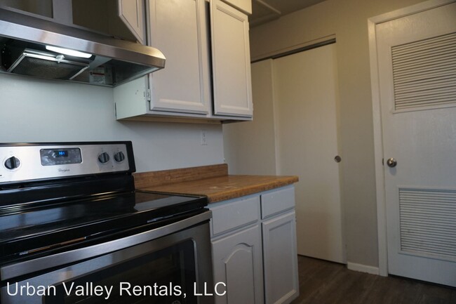 Building Photo - 8281 Ivy Dr