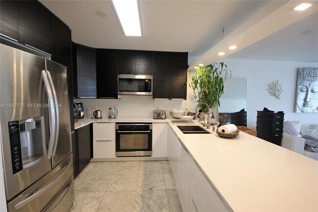 Foto del edificio - 5151 Collins Ave