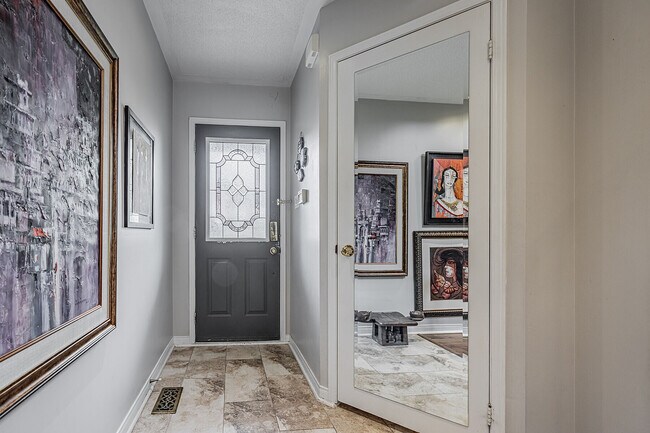 Building Photo - 5230 Glen Erin Dr