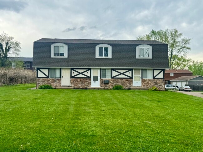 Building Photo - 7337 Seymour St NW