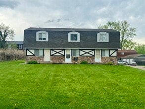 Building Photo - 7337 Seymour St NW