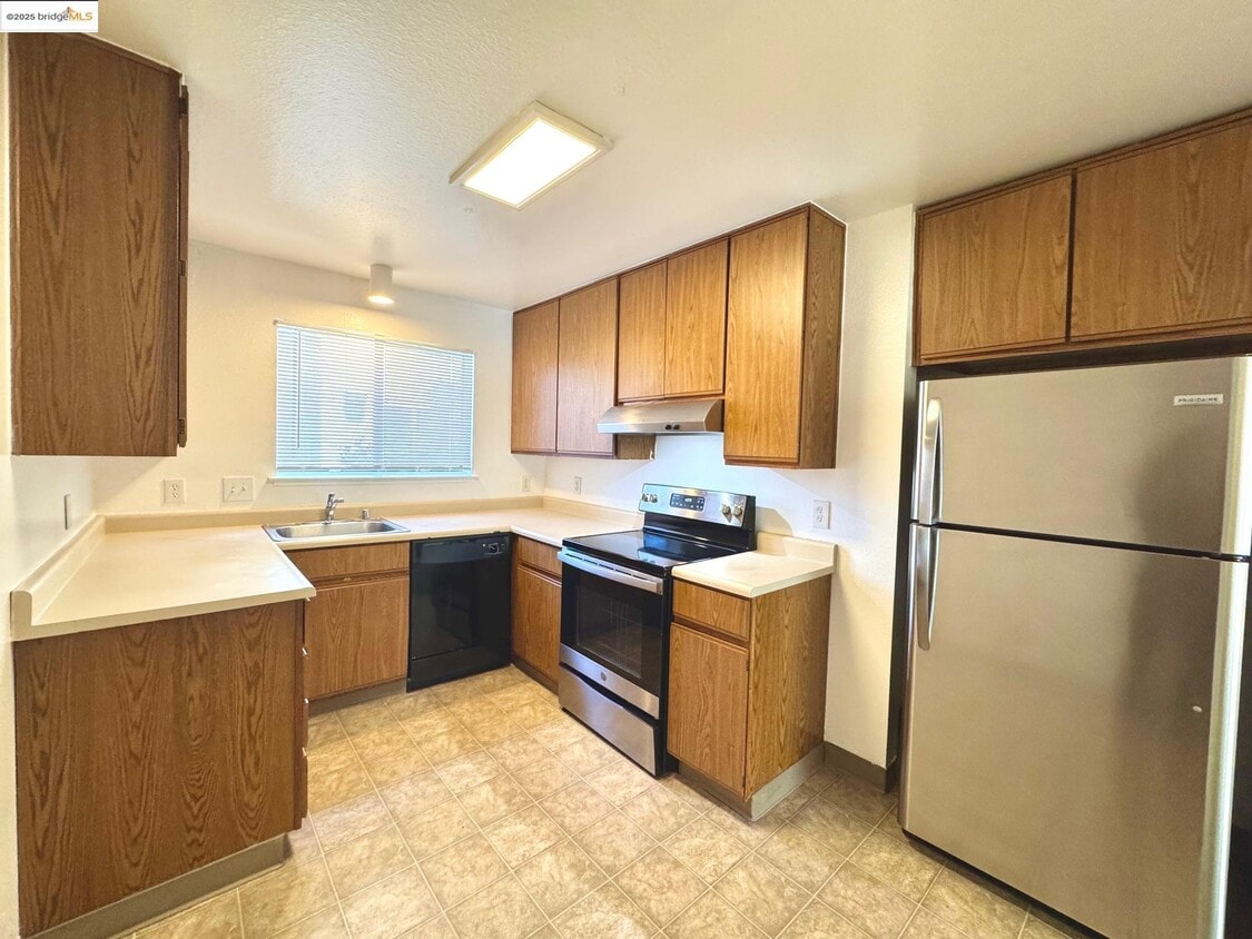 Foto principal - 554 Bancroft Ave