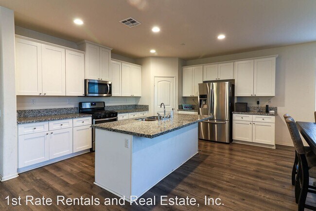 Foto del edificio - 4 br, 3 bath House - 991 Donner St
