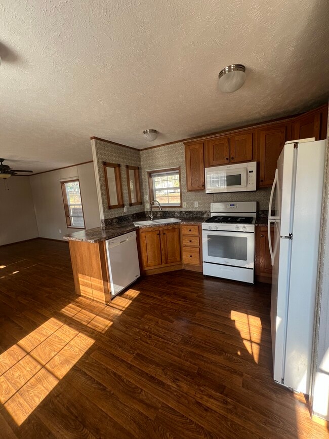 Building Photo - 1 Greenwood Dr