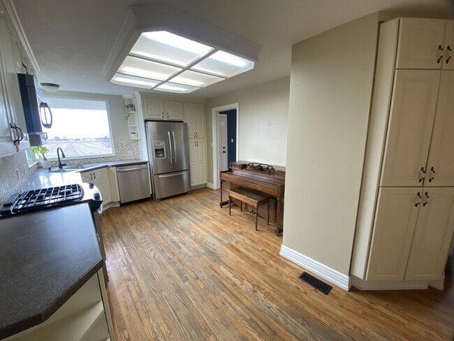 Building Photo - 1226 N 1500 W