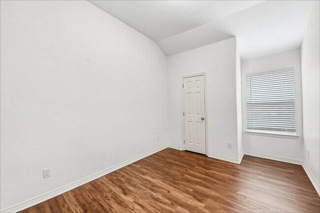 Building Photo - 2204 Perkins Crossing Dr