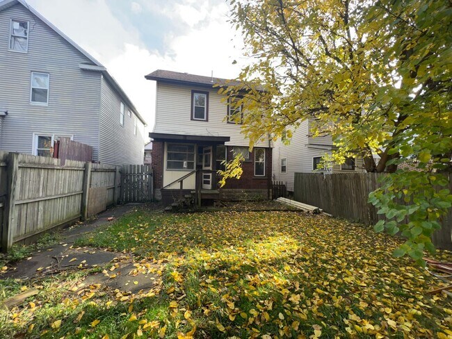 Building Photo - 3 br, 1 bath House - 308 E 29th St