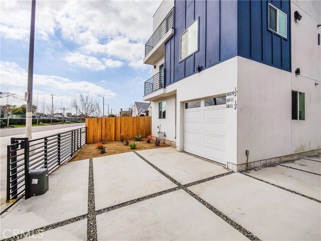 Foto del edificio - 3809 W Exposition Blvd